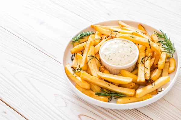 Soslu patates kızartması.