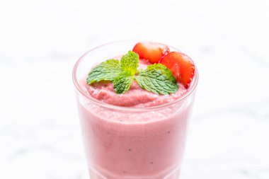 çilek smoothies milkshake