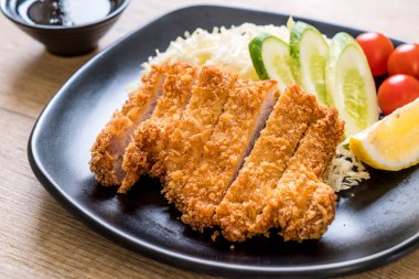 Japon derin kızarmış domuz pirzola (tonkatsu kümesi)