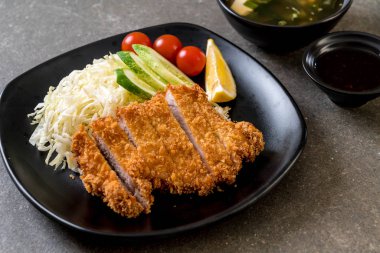 Japon derin kızarmış domuz pirzola (tonkatsu kümesi)