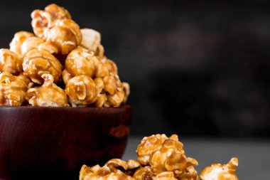 Patlamış Mısır ile karamel