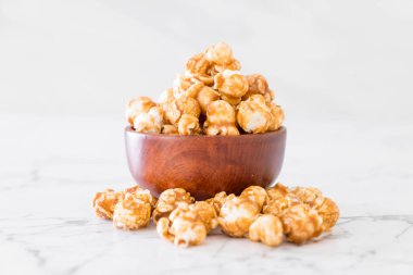 Patlamış Mısır ile karamel