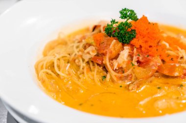  Kremalı Yengeç soslu spagetti