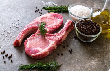 domuz pirzolası ham