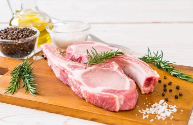 domuz pirzolası ham