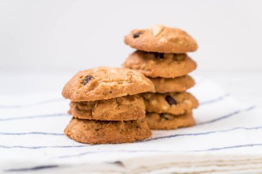 Kuru üzüm ve kaju fıstığı ile tatlılar