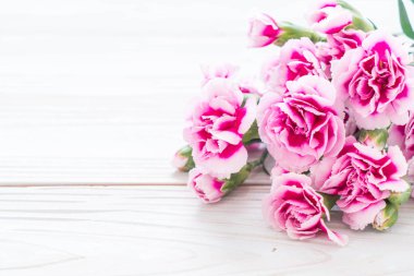 ahşap arka plan üzerinde pembe bahar çiçek