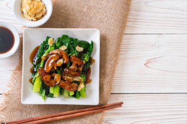 İstiridye soslu kızarmış Hong Kong Kale heyecan