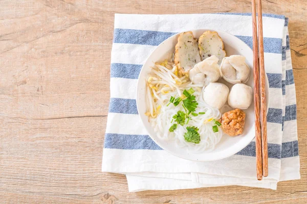 Noodles with fish ball in soup — Stock Photo, Image