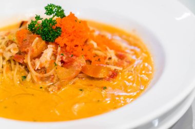  Kremalı Yengeç soslu spagetti