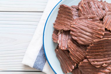 patates cipsi çikolata ile