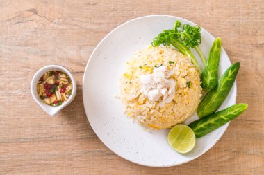 Yengeç kızarmış pilav