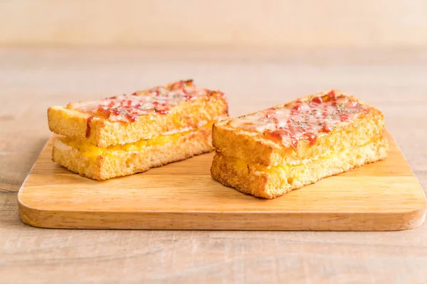 Croque monsieur bacon ans egg sandwich — Stock Fotó
