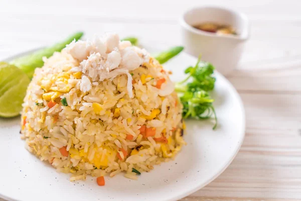 Gebratener Reis mit Krabben — Stockfoto