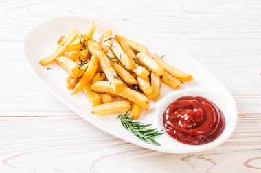 Soslu patates kızartması.