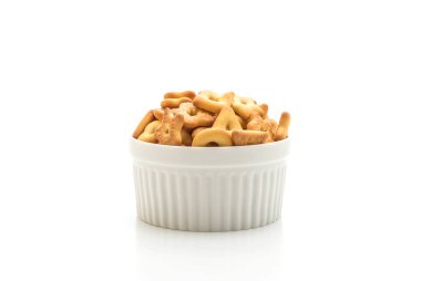 Beyaz arka plan üzerinde bisküvi kraker