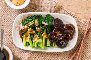 İstiridye soslu kızarmış Hong Kong Kale heyecan