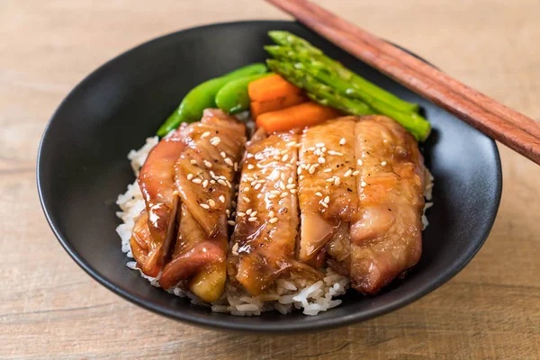 Tigela de arroz de frango Teriyaki — Fotografia de Stock