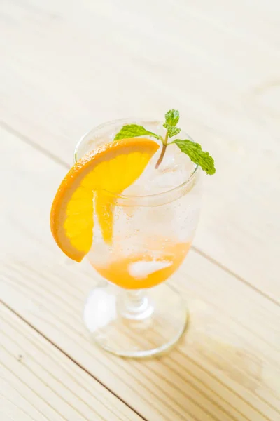 Orangensaft mit Soda — Stockfoto