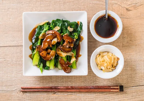 İstiridye soslu kızarmış Hong Kong Kale heyecan