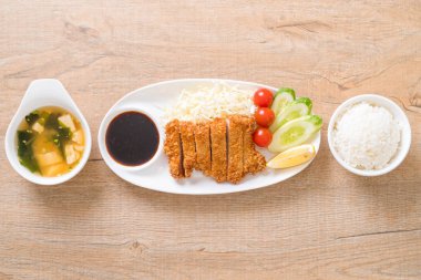 Japon derin kızarmış domuz pirzola (tonkatsu kümesi)