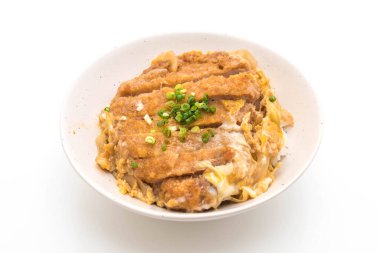 Kızarmış domuz pirzola tabağı (Katsudon)