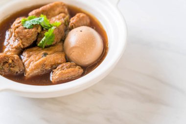 soya peyniri ile tatlı sos haşlanmış yumurta