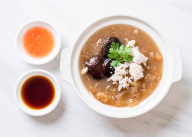 Kızarmış Balık Maw kırmızı et suyu çorbası Yengeç 