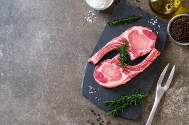 domuz pirzolası ham