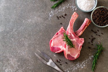 domuz pirzolası ham