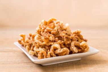 Kızarmış domuz eti rince ya da domuz eti aperatif Kuzey Tayland yeşil biber D ile