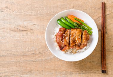 Teriyaki tavuk pilav kasesi