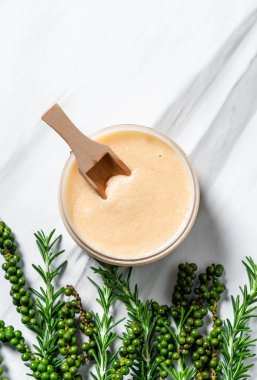 kavanoz malzemelerle fırçalayın