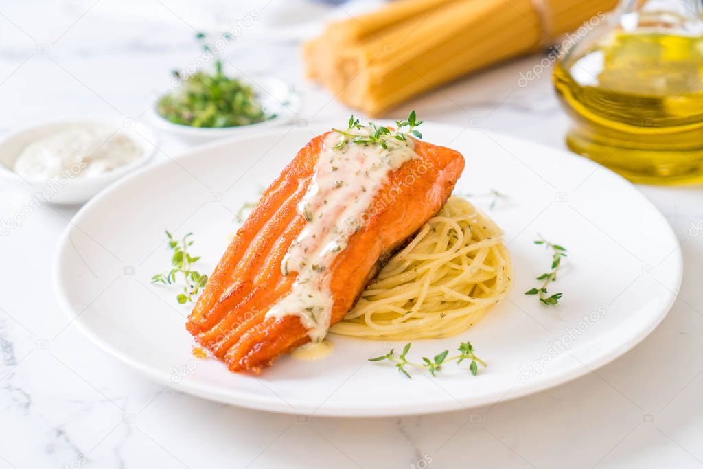 spaghetti with fried salmon