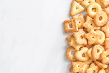 kahve ile bisküvi kraker