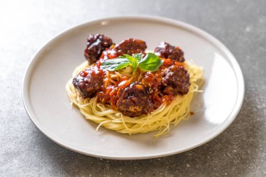 Köfteli spagetti.