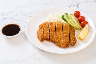 Japon derin kızarmış domuz pirzola (tonkatsu kümesi)