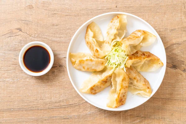 Aperitivo japonés gyoza o dumplings —  Fotos de Stock