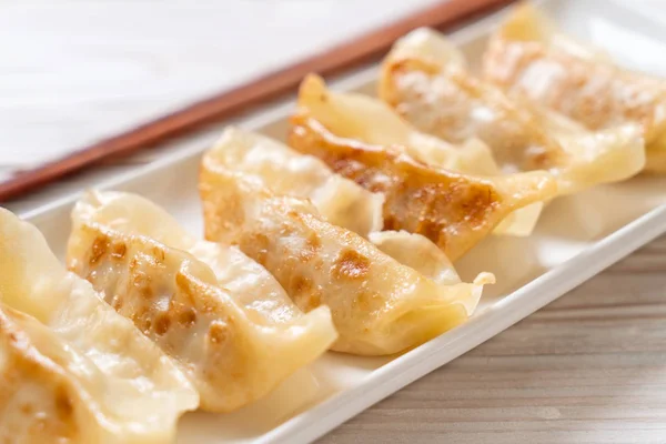 Aperitivo japonés gyoza o dumplings —  Fotos de Stock