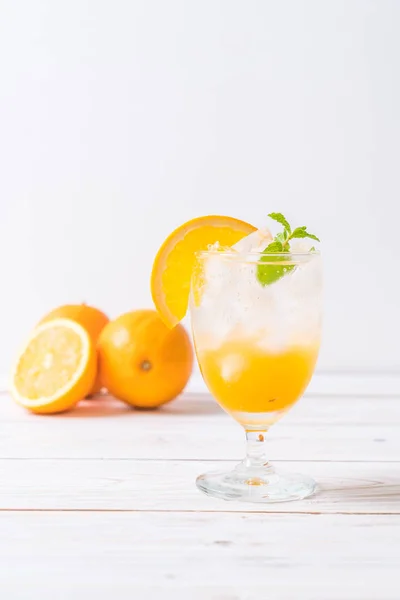 Suco de laranja com refrigerante — Fotografia de Stock