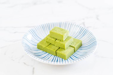 yumuşak çikolata yeşil çay 