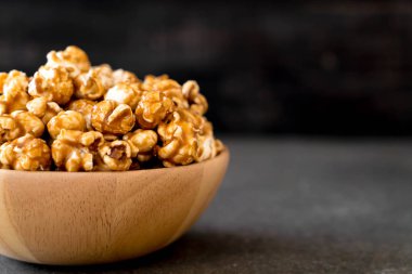 Patlamış Mısır ile karamel