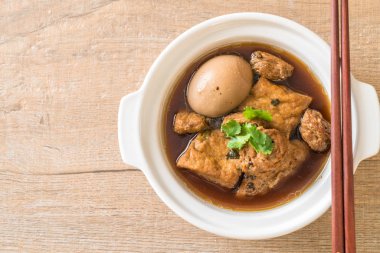 soya peyniri ile tatlı sos haşlanmış yumurta