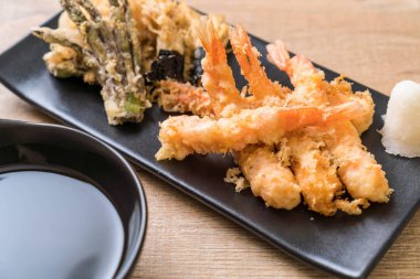 sebzeli karides tempura (hırpalanmış kızarmış karides)