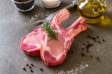 domuz pirzolası ham