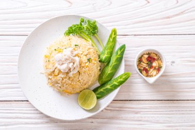 Yengeç kızarmış pilav