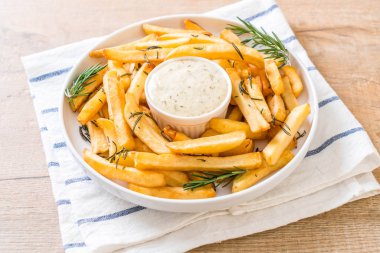 Soslu patates kızartması.