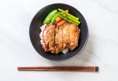 Teriyaki tavuk pilav kasesi
