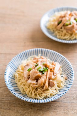 Kızartma tavuk şehriye