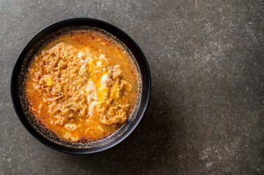 Tay baharatlı şehriye kase